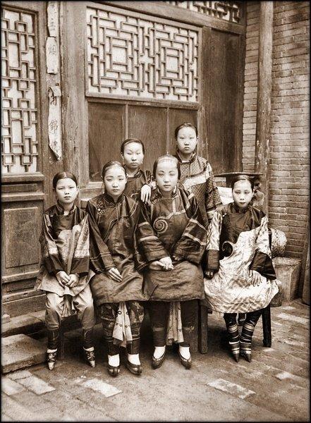 古代女子为什么要裹脚